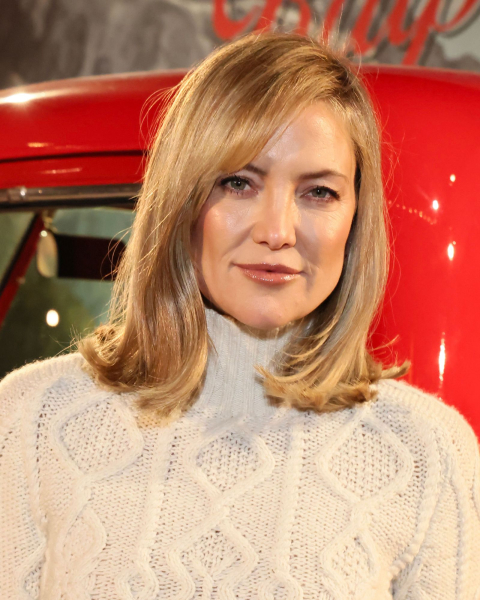 Kate Hudson wearing an offwhite turtleneck sweater